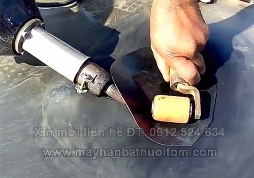 M&aacute;y h&agrave;n bạt HDPE cầm tay dsh a - h&agrave;n bạt ao nu&ocirc;i t&ocirc;m