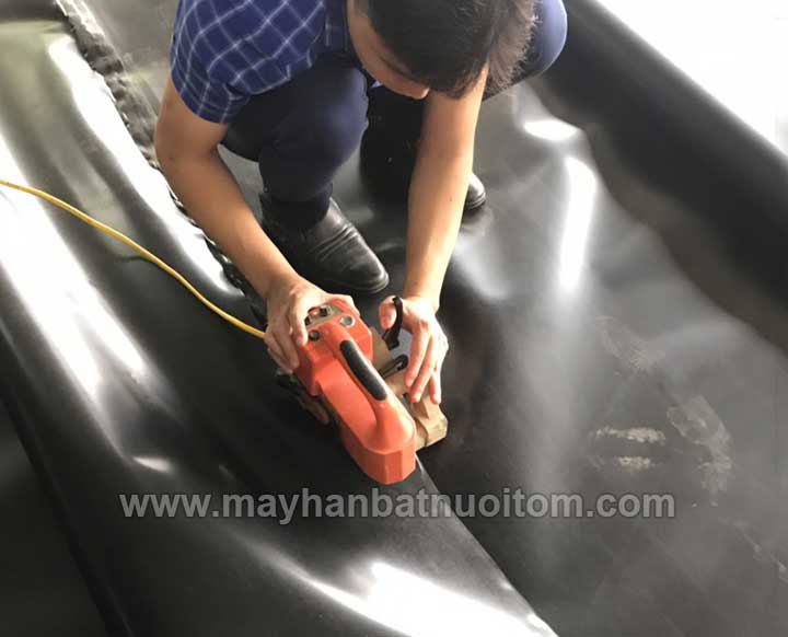 M&aacute;y h&agrave;n bạt nhựa HDPE G615