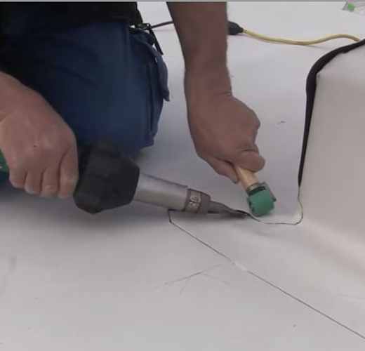 M&aacute;y h&agrave;n nhựa cầm tay Triac ST thi c&ocirc;ng h&agrave;n m&agrave;ng chống thấm dột che phủ m&aacute;i nh&agrave;