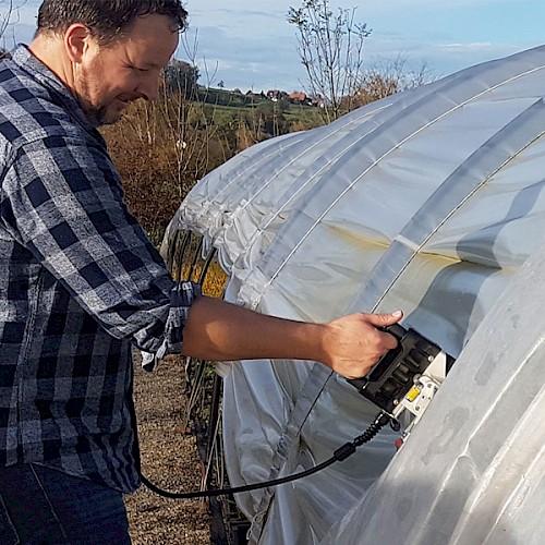 M&aacute;y h&agrave;n m&agrave;ng nh&agrave; k&iacute;nh Weldy GEO 2 Mini