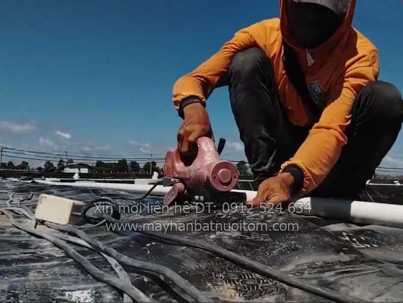 M&aacute;y h&agrave;n bạt HDPE ao nu&ocirc;i t&ocirc;m LST800